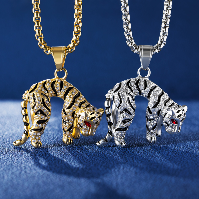 Helloice  Iced Red Eyes Lepoard Pendant