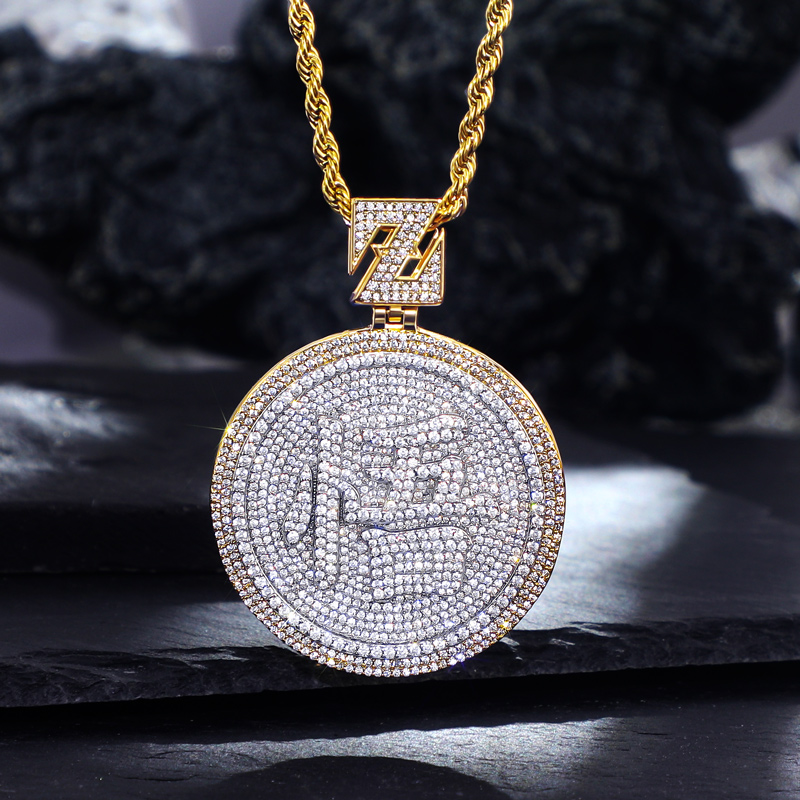 Helloice Iced Two-tone Chinese Word WU Wisdom and Enlightenment Symbol Pendant