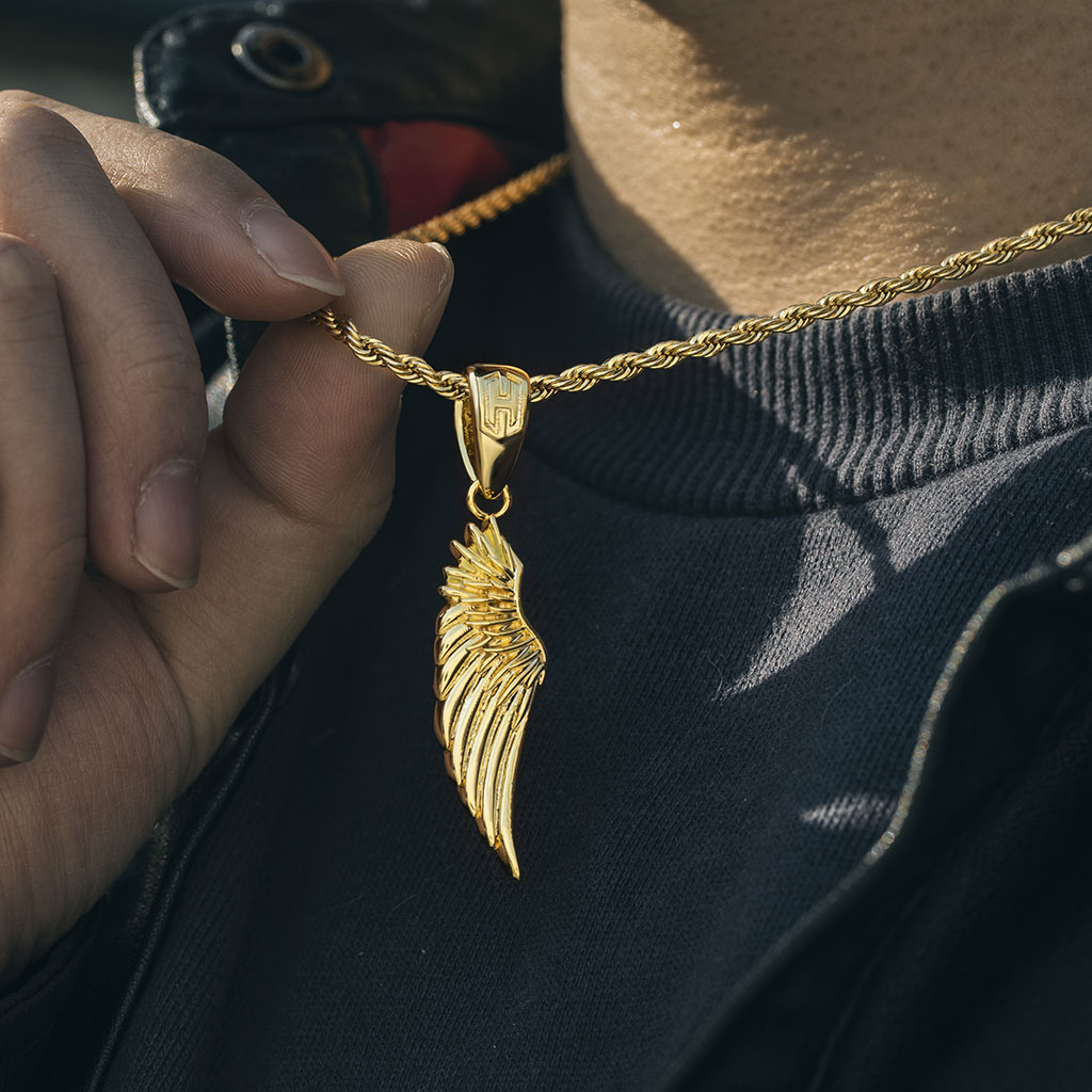 Helloice Medium Angel Wing Pendant in Gold