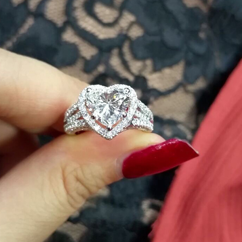 Helloice Shiny Heart-Shaped Eternal Halo Engagement Ring in S925 Sterling Silver