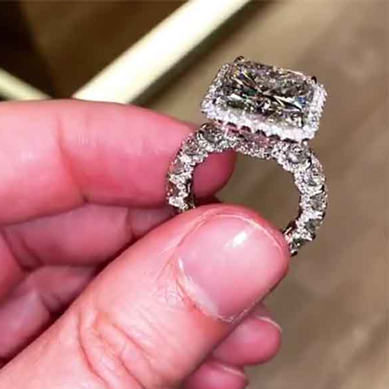 Helloice Stunning Halo Radiant Cut Engagement Ring in 925 Sterling Silver